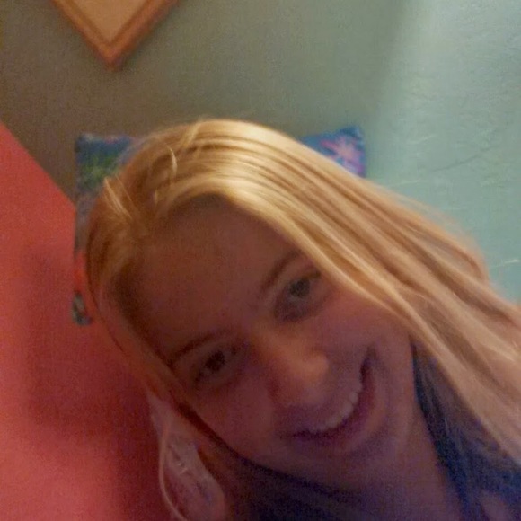 Meet your Posher, Stephanie - Picture 1 of 1